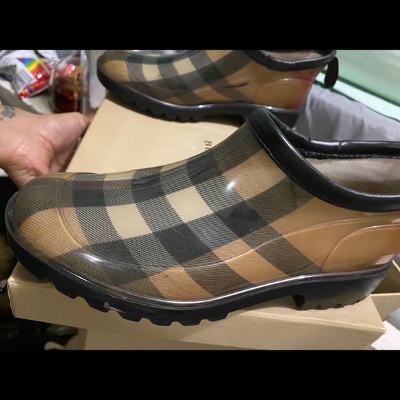 Burberry rain boots - Picture 2 of 5